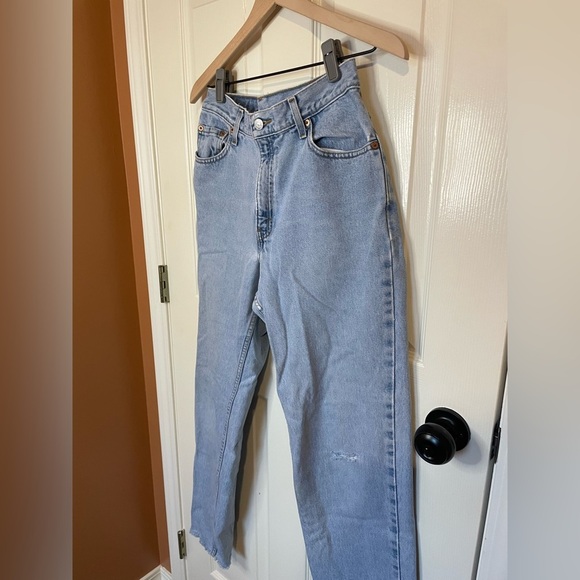 Levi’s Relaxed Fit Tapered Leg Jeans - Picture 2 of 9